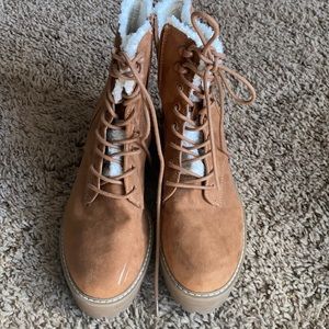 Size 9.5 Universal Thread Brown & Sherpa boots.